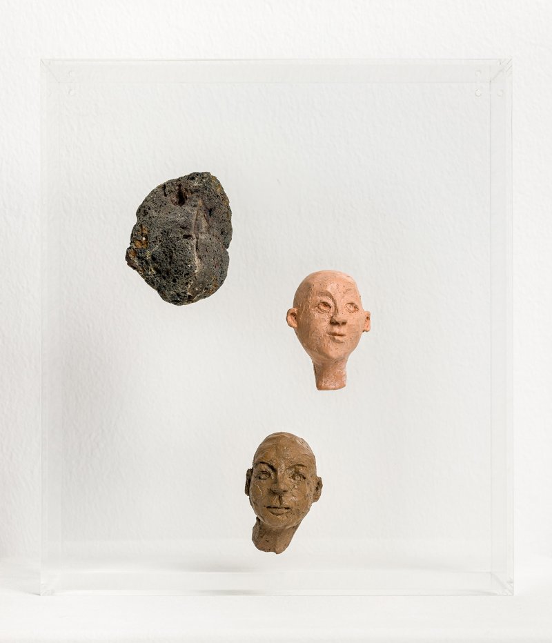 Ensemble avec pierre volcanique